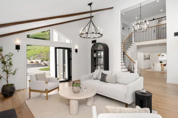 Home Renovation in Ancaster by Leo Constra