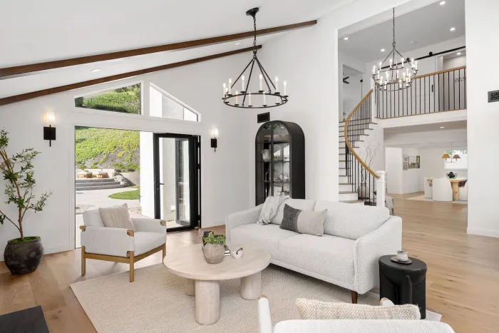 Complete home renovation in Toronto by Leo Constra